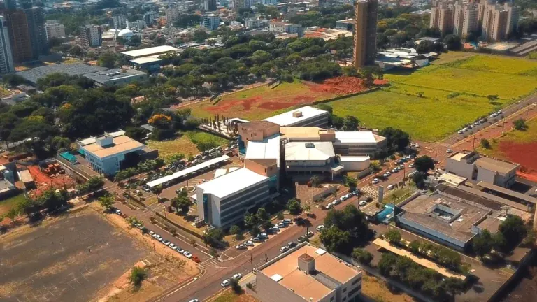 Fórum de Foz do Iguaçu — Foz do Iguaçu/PR, obra executada pela Construtora Guilherme